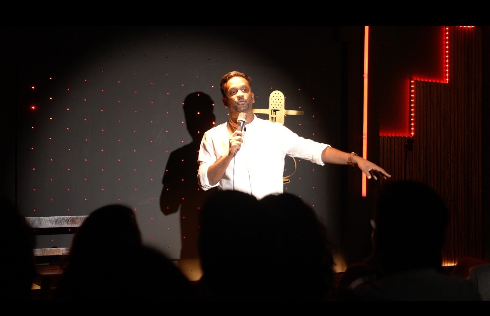 Navin Kumar performing stand-up comedy on stage